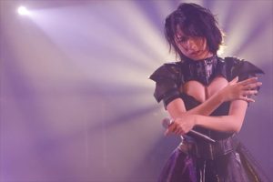 例のおっぱいハミ出した地下アイドル、素っ裸で絡みまで公開していた事が発覚…（※画像あり）