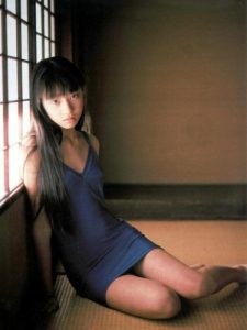 平成の芸能界「人気チャイドル栗山千明(12)のおっぱいヌード写真集出します」