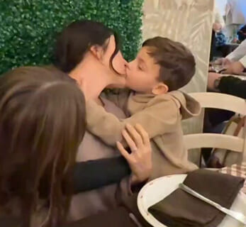 【動画】小学生男子、ママがあまりにもエロすぎて性に目覚めてしまう・・・