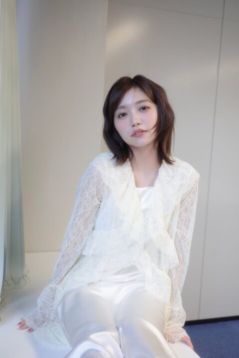 【グラドル】「なんか全然違う」「前の素朴さが…」デビューから17年…大原優乃〝激変〟ふわふわショット