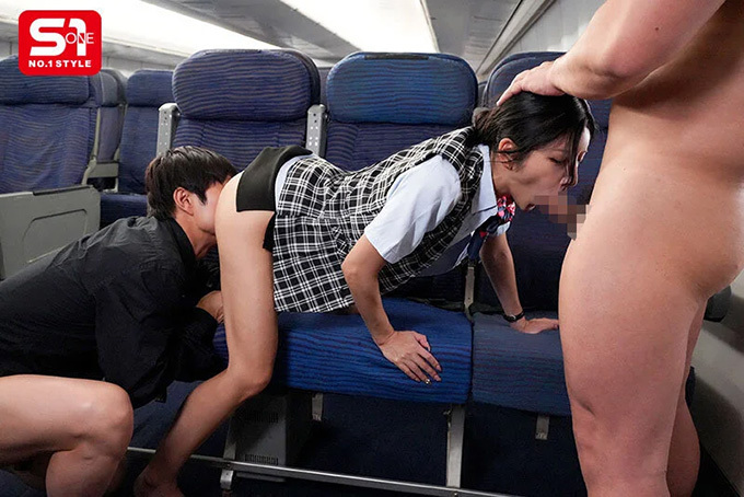 七ツ森りり　客の少ない深夜便で脅され犯されるキャビンアテンダント。