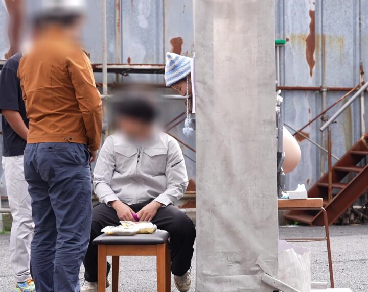 ＡＶ男優、壁尻セックスを放置して昼メシを食い始める😢